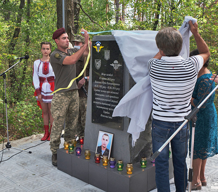 У Лиманській громаді днями відкрили пам’ятний знак загиблому визволителеві Юрієві Власенку. Фото з сайту censor.net.ua